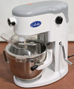 Globe SP5 5QT Commercial Planetary Mixer - Bench Model - 17"H x 15"D x 10"W