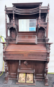 Antique Parlor Organ, Dark Brown Wooden, 61 Keys, Decorative Columns