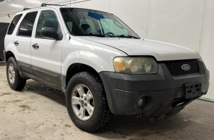 2005 FORD ESCAPE - 4X4!