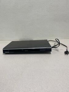Toshiba DVD Player / Powers On