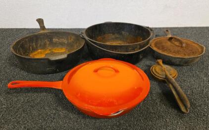 (4) Cast Iron Pans & Cast Iron Lemon Squeezer