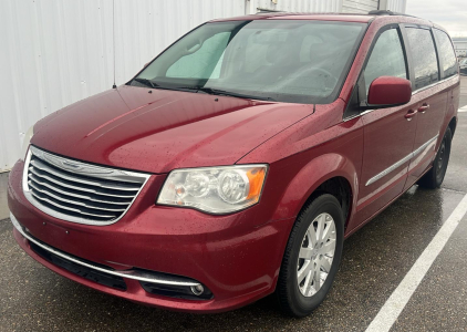 2016 CHRYSLER TOWN & COUNTRY - DVD PLAYER!