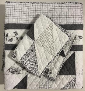Better Homes & Gardens Heirloom Patchwork Quilt, Queen (90&rdquo;x92&rdquo;), Black & White