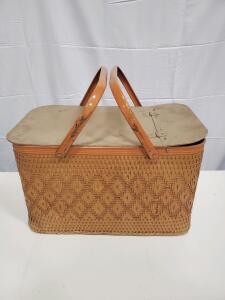 Classic Wicker Picnic Basket with Hinged Lid and Dual Handles