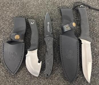 (2) Hen And Rooster Knives with Pouches (1) Smith And Wesson Swat Pocket Knife