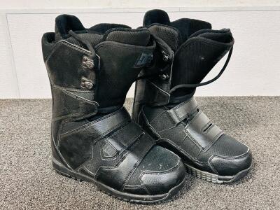 Pair Of Size 10 DC Snowboard Boots (Black)