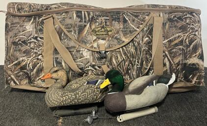Rig'Em Right 12-Slot Deluxe Duck Decoy Bag W/ 12 Duck Decoys