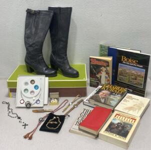 Naturalizer Size 8 1/2 Boots / Jewelry and Watches / Books