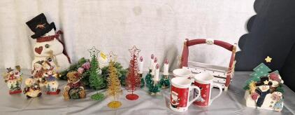 (1) Tote Of Assorted Christmas Table Decor