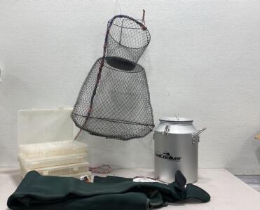 Hodgeman Neoprene Waders ( Large ) Seth McGinns Can Cooker / Plastic Dividers / Fish Trap