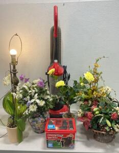 Working Dirt Devil Vacuum / Workung Lamp / Pocket Hose / Fake Flowers and Vases