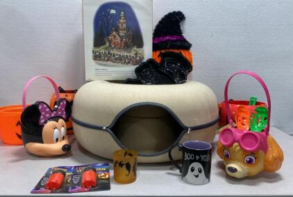 Cat Tunnel / Halloween Decor