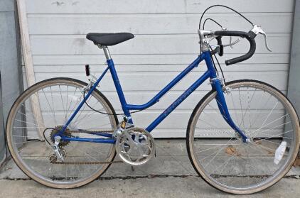 (1) Zephyr 24" 10-speed Bike, Blue