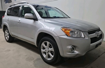 2011 TOYOTA RAV4 - AWD!