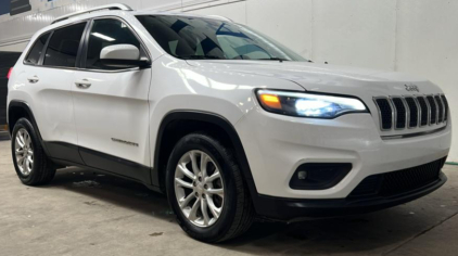 2019 JEEP CHEROKEE - TOUCH SCREEN INFOTAINMENT SYSTEM!