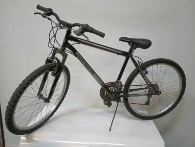 26" Black Granite Peak Road Master 18 Speed Mens Mountain Bike