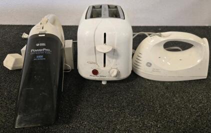 Black&Decker PowerPro Dustbuster Plus 4400 w/Charging Station, Toaster, Hand Mixer