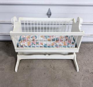 White Wooden Baby Cradle with Rocking Mechanism and Mattress