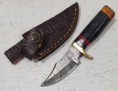 (1) Fixed Blade Damascus Steel Small Hunting Knife With Resin Handle And Sheath