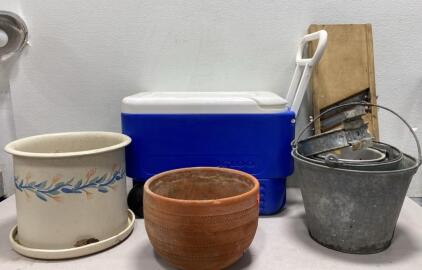 Igloo Cooler / Pots and Pails