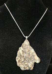 (1) 68.50 ct Natural Turritella Agate Gemstone Freeform Cut .925 Necklace