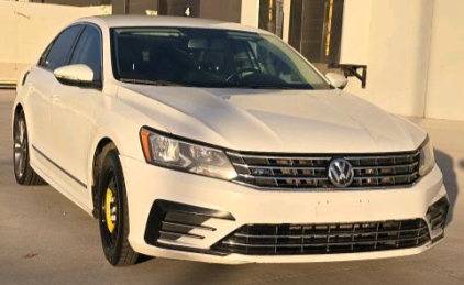 2016 VOLKSWAGEN PASSAT - LEATHER SEATS!
