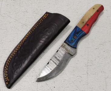 (1) Fixed Blade Damascus Steel Hunting Knife With Wood And Resin Handle And Sheath