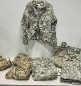 Camouflage (2) Jackets / (5) Pants / Bag All Medium Sizes