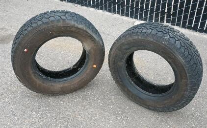 (2) Hancook I-Pike Winter Studded Tires 215/70R15 98S