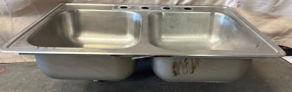 Large Steel Sink H 9&rdquo; W 2&rsquo; 9&rdquo; L 1&rsquo; 10&rdquo;