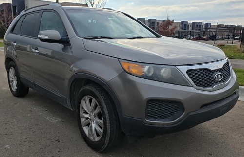 2011 KIA SORENTO - 3RD ROW SEATING!
