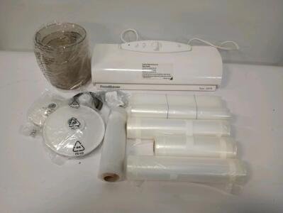 FoodSaver Model 1075 With 3 Vacuum Containers With Lids And Bags