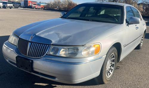 2001 LINCOLN TOWN CAR - HEATED SEATS