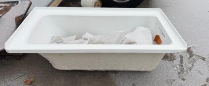 Kohler 1946-R-O-BC Drop-in White Fiberglass Bathtub, Serial SKBB4MGW