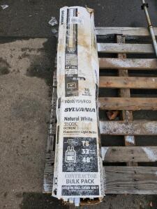 Sylvania FO32/T8/835/ECO Fluorescent Light Bulbs, 3500K, 32W, 48", T8