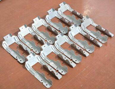 (10) Simpson Strong-Tie LRU26Z Face-Mount Rafter Hangers