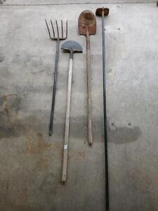 (1) Shovel (1) Weeding Hoedad (1) Half-Moon Edger (1) Garden Fork