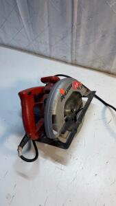 Skilsaw 5585 Circular Saw, 7-1/4" Blade, 120V, 13A, 5300 RPM, Serial 30611 -Tested