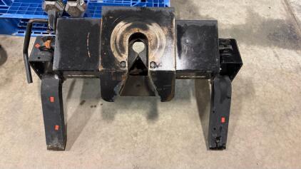 Reese Fifth Wheel Trailer Hitch, 14,000 lbs Capacity, Steel Construction