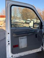 LOCAL FLEET - 2003 FORD F-550 SUPER DUTY - LIFT GATE! -LOCATED AT NAMPA MUSICK AUCTION! - 9