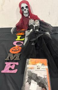Halloween Lot (3) Decorative Skeleton Heads (1) Wooden Welcme Signs (5) Black Veil Hair Clips 3D Bat Decor