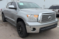 2012 TOYOTA TUNDRA - 4X4! - 8