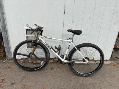 Trek Antelope 850 Mountain Bike, 26" Wheels, Front Suspension, White