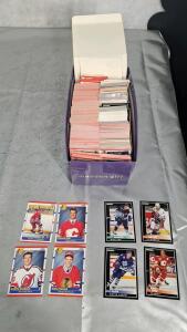 (1) Score 1990 & Pinnacle 1992 Assorted Hockey Trading Cards Including HOF, Stars & Rookies