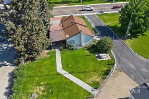 Hard to Find Home on Acreage In Nampa! mls # 98851107 - 2105 E Amity Avenue Nampa, ID 83686 - Live Auction