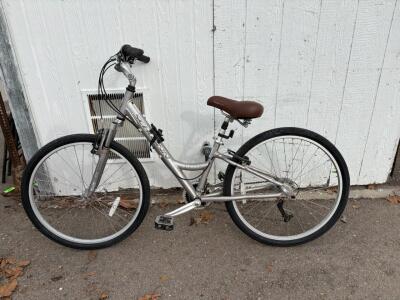 Schwinn Sierra Hybrid Bike, 26" Wheels, Aluminum Frame, Front Suspension