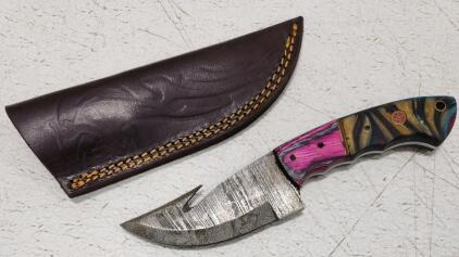 (1) Fixed Blade Damascus Steel Gut Knife With Wood And Resin Handle And Sheath