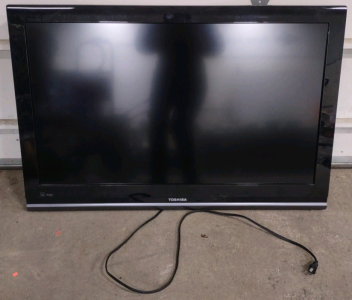 Toshiba 37" LCD TV, Model 37AV52R, HDMI Inputs, Serial 908435T03481L