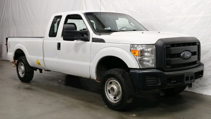 2013 Ford F 250 4x4 W/ Lift Gate!