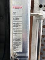 2005 KENWORTH T800 TRACTOR - RUNS AND DRIVES WELL- TRUCK ONLY - 19